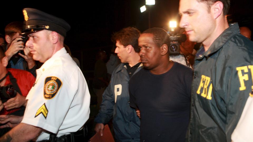 SIKTET: Fire menn, blant dem James Cromite, er siktet for � ha planlagt � sprenge en bil fylt med plastiske eksplosiver i lufta utenfor et j�disk senter i Riverdale i bydelen Bronx i New York onsdag. Foto: Scanpix/EPA/WILLIAM C LOPEZ