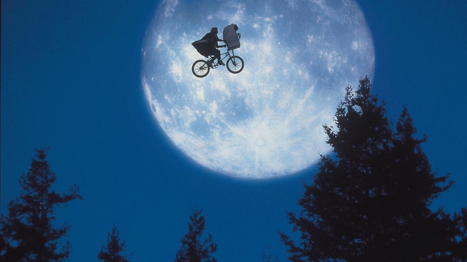 E.T hadde mange menneskelige egenskaper. thumbnail