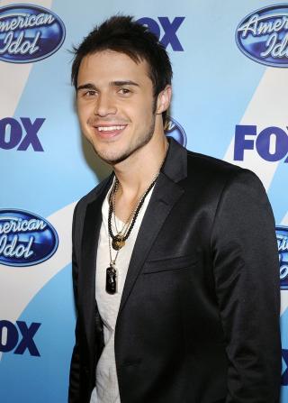 NUMMER EN: Kris Allen vant �ttende runde av American Idol, men bikinistuntet til Kara DioGuardi fikk vel s� stor oppmerksomhet. Foto: SCANPIX