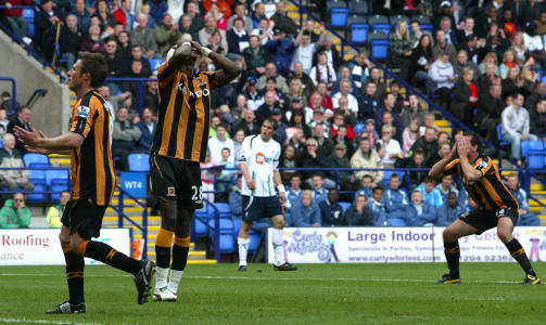 ALL MAKT I EGNE HENDER: Hull-gutta har hatt en forferdelig tung v�rsesong, med de kan n� avgj�re alt selv, hjemme mot Manchester United. Foto: AFP