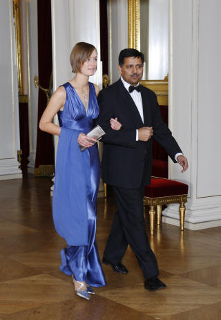 ER MEDLEM:Khalid Mahmood (Ap) var sekret�r i organisasjon fram til mars i �r. Han tror ikke det foreg�r medlemsjuks. Her sammen med  
Anette Trettebergstuen p� vei inn til middagen for stortingsrepresentantene p� Slottet i fjor. Foto: Erlend Aas / SCANPIX  POOL