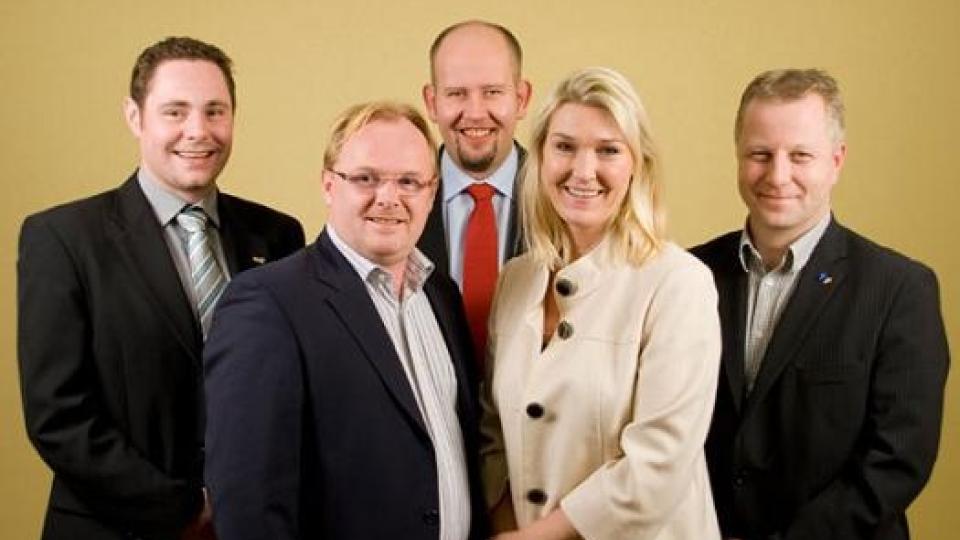 STORTINGSLISTE: Per Sandberg (venstre) ble gjenvalgt som f�rstekandidat for Frp S�r-Tr�ndelag. Br�k ble det da den ukjente Siv Aida Rui Skattem kapret tredjeplassen. Foto: Fremskrittspartiets hjemmesider.