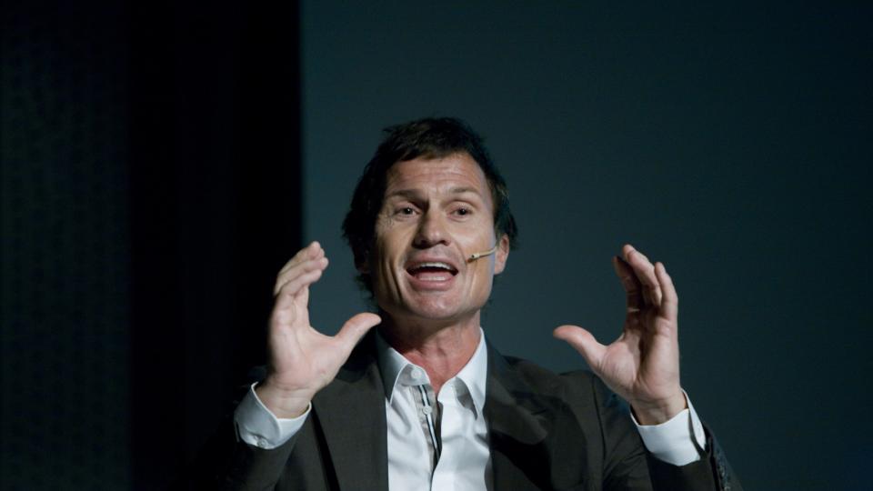 INTERESSERT: Hotellkongen Petter Stordalen er klar for � se p� mulighetene for sykehjemshoteller, hvis politikerne gj�r det mulig. Han lover hotellstandard hele �ret hvfor samme pris som staten betaler for dagens institusjonsplasser. FOTO: SCANPIX