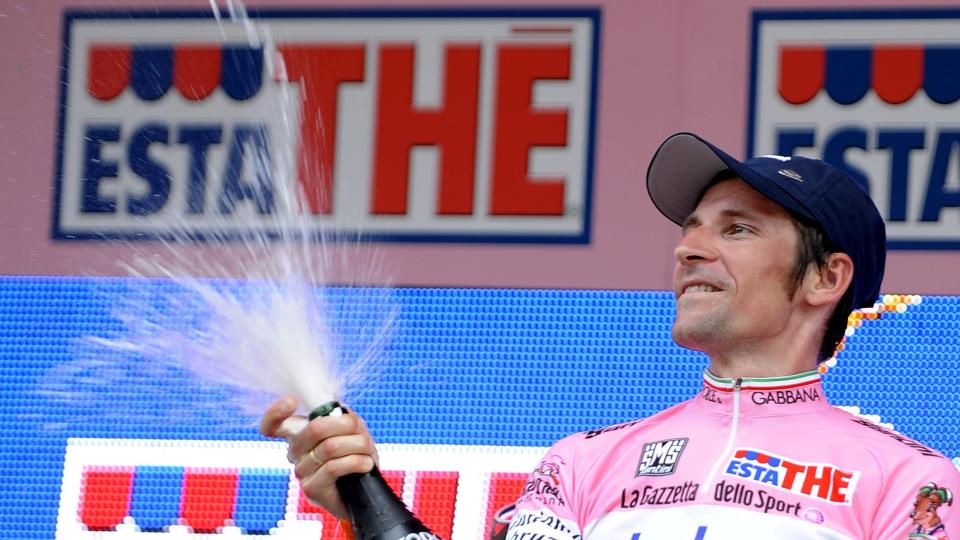 FAVORITT: Denis Mentsjov fra Rabobank-laget beholder ledertr�ya etter den fjortende etappe av Giro d'Italia, der Thor Hushovds lagkamerat Simon Gerrans vant. Foto: SCANPIX/EPA/MAURIZIO BRAMBATTI