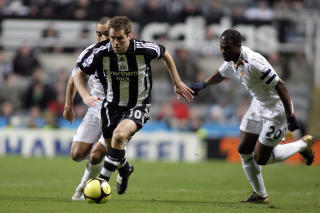 SYNES IKKE SYND P� NEWCASTLE: Rutinerte George Boateng f�ler media og folk flest heller ser at Newcastle berger plassen enn Hull, men nederlenderen mener at Michael Owen og co bare har seg selv � takke om de skulle g� ned.Foto: SCANPIX/AFP PHOTO/GRAHAM STUART