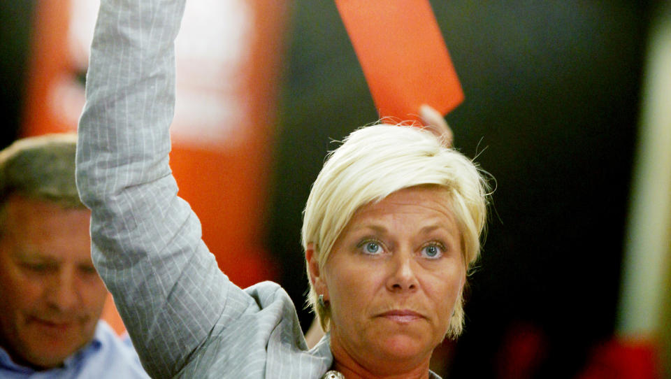 FLERTALL FOR LEGALISERING: Et flertall av delegatene p� Fremskrittspartiets landsm�te gikk l�rdag inn for � tillate aktiv d�dshjelp i bestemte situasjoner. Her avgir Siv Jensen sin stemme i forbindelse med en annen avstemning. Foto: Sara Johannessen / SCANPIX