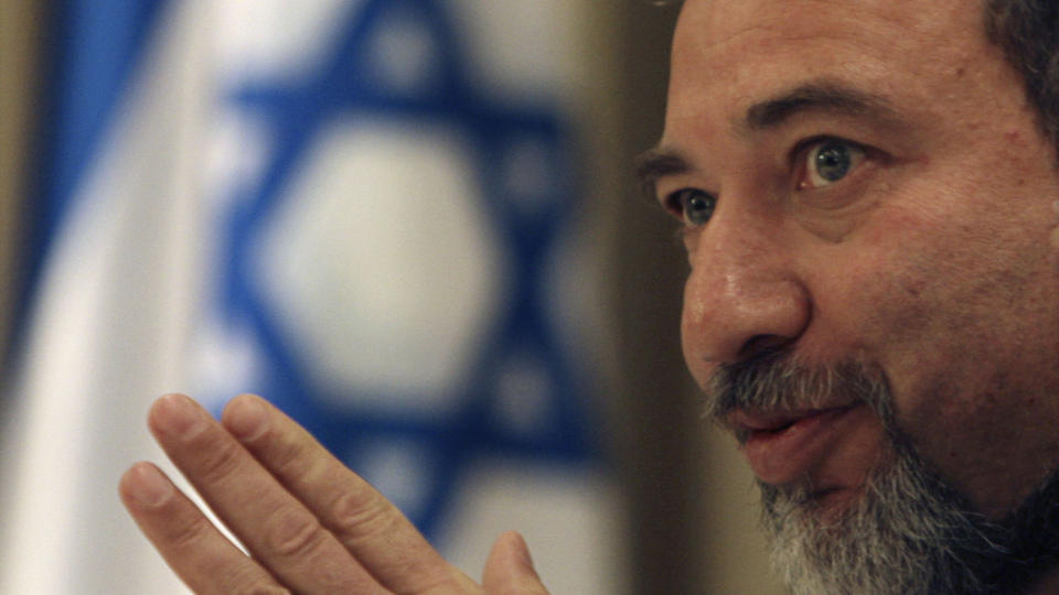 UAKTUELT: Israels ultranasjonalistiske utenriksminister Avigdor Lieberman vil ikke flytte grensene tilbake. Foto: AFP PHOTO/POOL/Ronen ZVULUN /SCANPIX