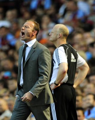 INGEN REDNINGSMANN: Alan Shearer og Iain Dowie klarte ikke � berge Newcastle fra nedrykket. Foto: SCANPIX/REUTERS/Dylan Martinez
