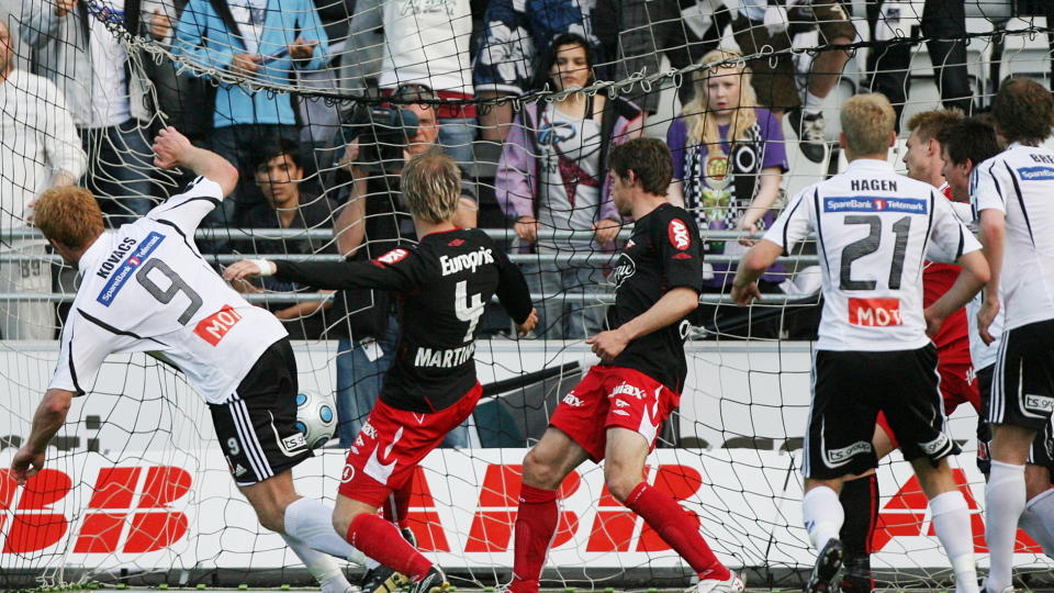 IKKE LETT � STOPPE: Peter Kovacs fikk to sjanser p� en d�dball. Den andre satt limt i nettet.Foto: Trond Reidar Teigen  / SCANPIX
