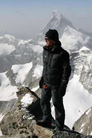 FUNNET I MORGES: Jarle Tr� (39).
Her st�r Tr� p� toppen av Zinalrothorn i Sveits, med Matter Horn i bakgrunnen, sommeren 2007.
Foto: Privat / SCANPIX