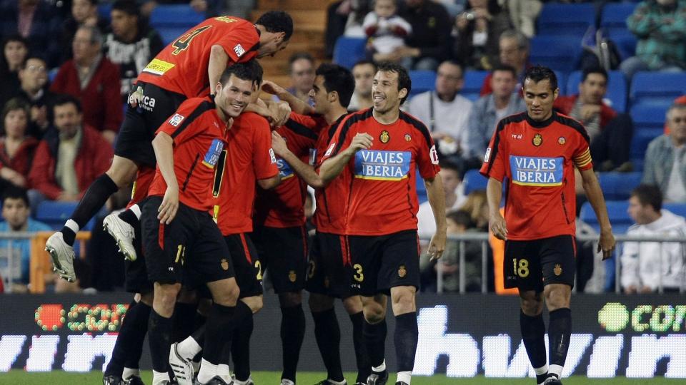 SENKER DE STORE: Mallorca slo Barcelona sist helg og fulgte opp ved � sl� Real Madrid p� Santiago Bernabeu i kveld.Foto: SCANPIX/REUTERS/Juan Medina