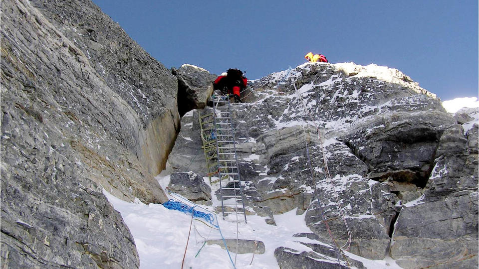 SECOND STEP: Dette er blant det hardeste partiet p� vei opp til toppen til Mount Everest. Det var her Jarle Tr� ble sist sett den 22. mai. N� er han funnet i god behold. Foto: Jon Gandal