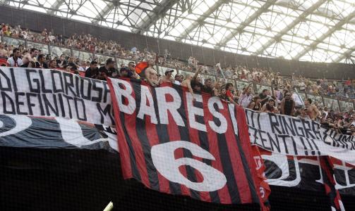 ULTRAS H�NET MALDINI: Milans ultrafans i Curva Sud mener Maldini ikke har vist dem nok respekt. Foto: REUTERS/Alessandro Garofalo