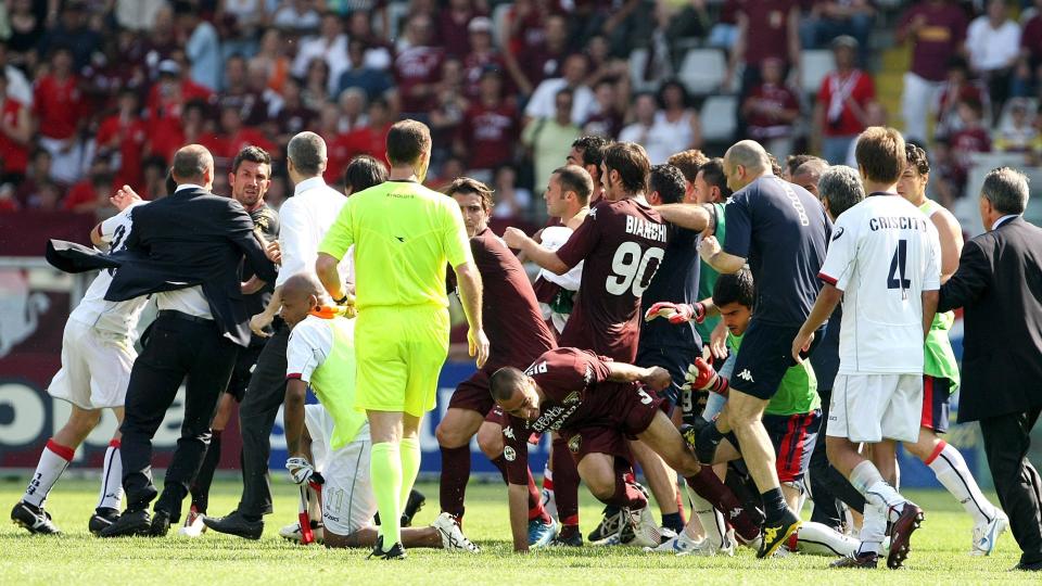 GIKK AMOK: Sju Torino-spillere er suspendert etter � ha g�tt amok etter at laget tapte mot Genoa i helgen.Foto: SCANPIX/EPA/MARCO GIGLIO
