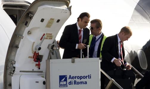 P� PLASS I FINALEBYEN: Paul Scholes og Dimitar Berbatov ankom i g�r ettermiddag Roma. Foto: REUTERS