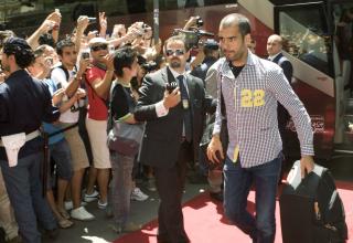 I FINALEBYEN: Josep Guardiola ankommer her spillerhotellet i Roma. Foto: REUTERS