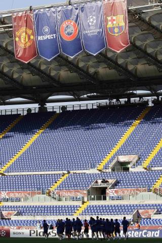 MEKTIGE OMGIVELSER: Manchester United tok i ettermiddag mektige Stadio Olimpico n�rmere i �yesyn.Foto: REUTERS/Darren Staples/SCANPIX