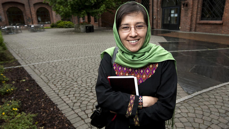 DRIFTIG DAME: 32 �r gamle Orzala Ashraf er k�ret til en av verdens mest lovede unge ledere, og er grunnleggeren av HAWCA, Humanitarian Assistance for the Women and Children of Afghanistan. N� er hun i Norge for � diskutere hvordan Afghanistans framtid kan bli lysere. Foto: Henning Lilleg�rd/Dagbladet
