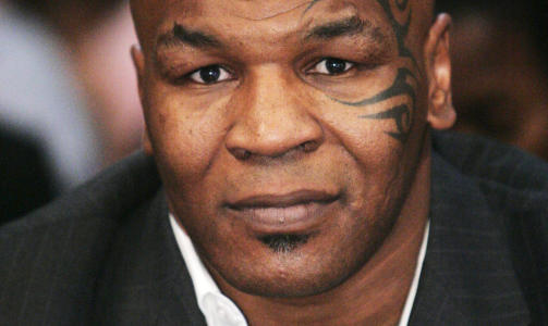 HASTET HJEM: Mike Tyson (42) var i Las Vegas da han fikk melding om ulykken. Han dro straks til Phoenix for � sitte ved datterens side. Foto: STEVE MARCUS/REUTERS/SCANPIX