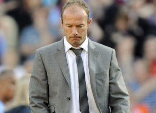 VIL BEHOLDE SHEARER: Ashley bekrefter at samtalene er igang med Alan Shearer om fornyet kontrakt som Newcastle-manager. Foto: Adrian Dennis, AFP/Scanpix