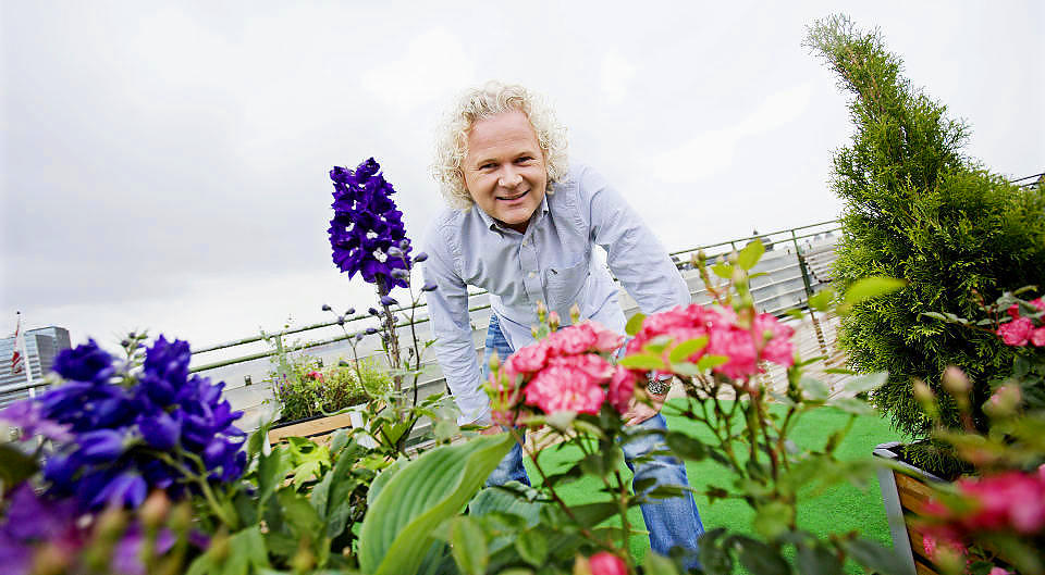 NYTT PROGRAM:  �yvind Fjeldheim er vert n�r TV 2 i programmet Sommertid tar i mot gjester p� eget tak. Fjeldheim lover et lettbeint program med lave skuldre. Foto: Stian Lysberg Solum / SCANPIX