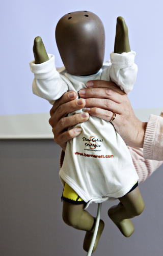 ETTERPR�VE HISTORIER:  Baby Justicia finne ut mer om shaken baby syndrome, og etterpr�ve de historiene som blir lagt frem n�r spedbarn blir lagt inn p� sykehus. Foto: Nina Hansen