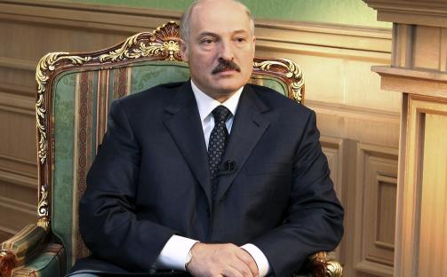 TILSTEDE: Vinneren av �Hviterusslands nye stemmer� f�r v�re solist i president Alexander Lukasjenkos President-orkester. Foto: JURY ORESHKIN/REUTERS/SCANPIX