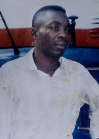 DREPT:  Sj�f�ren Abeidi Kasongo sa til sin familie at han skulle v�re borte i fire-fem dager da han skulle kj�re Tjostolv Moland til byen Bunia. Men han kom aldri hjem. Foto: Privat