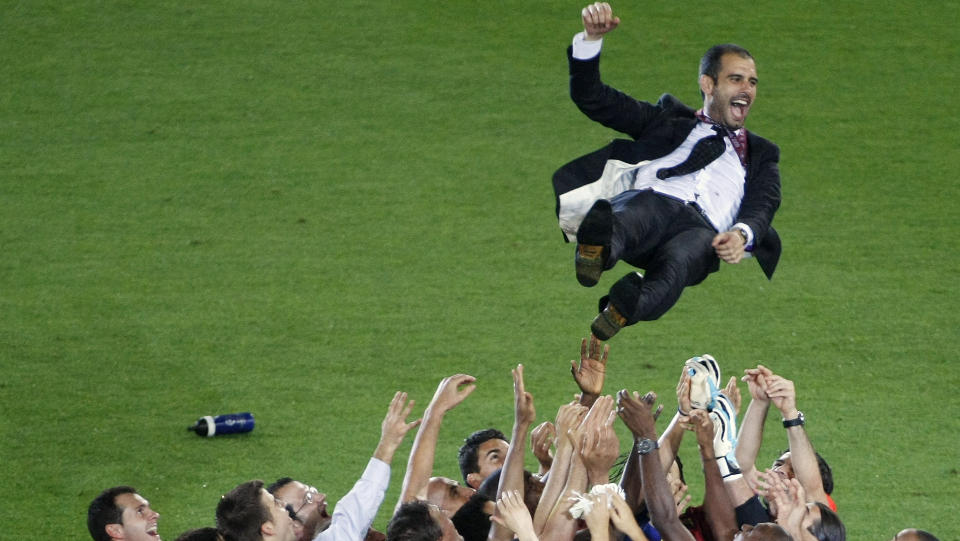 HEDRET MALDINI: Pep Guardiola husket p� en god, gammel kollega i seierens time i g�r kveld. Foto: Alessandra Tarantino, AP/Scanpix