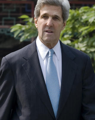 I KINA: John Kerry er leder for utenrikskomit�en i det amerikanske senatet og er sv�rt optimistisk etter m�te med kinesiske ledere. Kina har tidligere stanset sanksjoner mot Nord-Korea med sin vetorett i FNs sikkerhetsr�d. Foto: Scanpix