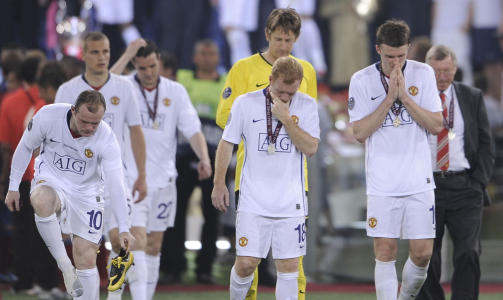 DEN STORE NEDTUREN: Manchester United dr�mte om fem titler, men m�tte n�ye seg med tre. Foto: AFP