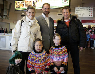 P� GR�NLAND: Victoria er p� Gr�nland med Fredrik og Haakon. Foto: STELLA PICTURES