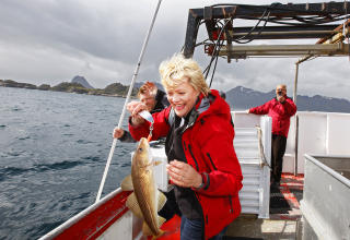 T�FFE TAK: SV-lederen Kristin Halvorsen fikk napp da hun bes�kte Lofoten for et par uker siden. Hun er forberedt p� t�ffe tak mot Jens Stoltenbergs oljeiver og h�per saken blir en stor sak i valgkampen. Foto: Hans Arne Vedlog