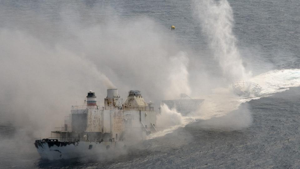 FARVEL: Skipet Gen. Hoyt S. Vandenberg ble senket i g�r. Foto: REUTERS/Andy Newman/Florida Keys News Bureau/Scanpix