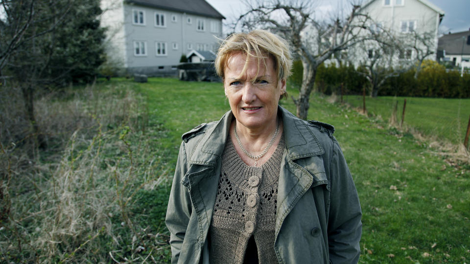 VONDE MINNER: Lise Gyberg ble misbrukt flere ganger fra hun var fire til 13 �r, blant annet her i buskene utenfor barndomshjemmet. I mange �r etterp� sleit hun med alvorlige spiseforstyrrelser, som har gjort henne uf�r. Det tok 25 �r f�r noen spurte henne hva som var galt. Foto: Jacques Hvistendahl