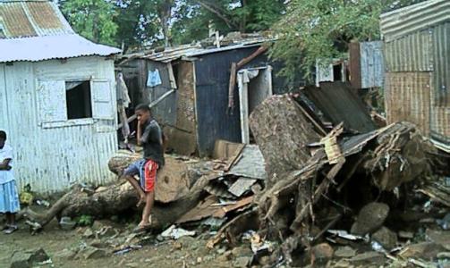 LEVER I SLUM: Befolkningen fra Diego Garcia og nabo�yene ble tvangsflyttet mellom 1968 og 1973. De fleste lever i slum som her i Port Louis p� Mauritius. Foto: Paul Heaton/UK Chagos Support