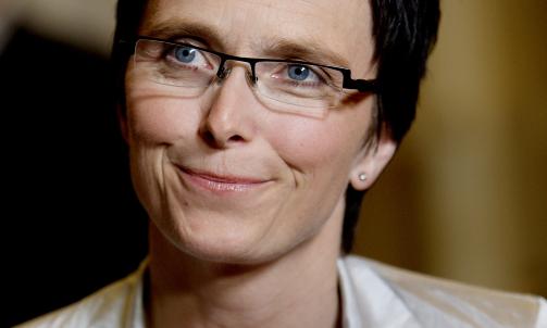 FORSVARER �KING:  Fornyings- og administrasjonsminister Heidi Grande R�ys mener apanasje-�kingen gj�r at kronprinsparet slipper skippertaksvedlikehold med jevne mellomrom. 
Foto: SCANPIX