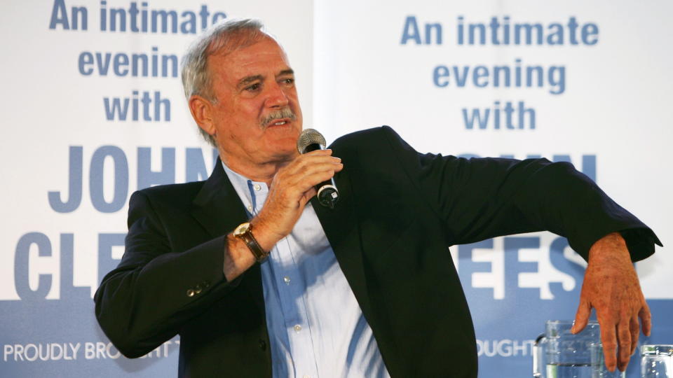 POPUL�R: John Cleese har premiere p� sitt nye show i Oslo i oktober. Her promoterer han et tidligere show i Australia i 2006. Foto: SCANPIX / REUTERS/Will Burgess