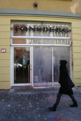 �T�nsberg�:  �Thor Steinar�-butikkene, kalt opp etter norske byer, blir ofte utsatt for vandalisme. Foto: Scanpix/REUTERS/Fabrizio Bensch