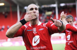 SCORET OG SKR�T AV KEEPEREN: Azar Karadas. Foto:  Marit Hommedal  / SCANPIX