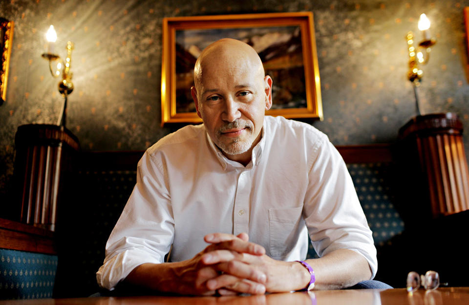 HENVISER TIL �JUNGELBOKA�: David Wroblewski henviser s� vel til �Jungelboka� som til �Hamlet� i sin roman, som er utgitt i 25 land. Etter � ha erfart at alle hundeb�ker er skrevet for barn, har han levert en 571 sider fortelling om sv�rt spesielle hunder. Foto: LARS EIVIND BONES