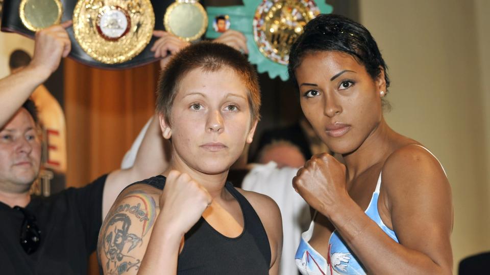 KONKURRENTER: Amerikanske Amy Yuravotac og Cecilia Br�khus skulle i ringen l�rdag kveld, men VM-kampen ble avlyst. Foto: Pekka Sakki.
