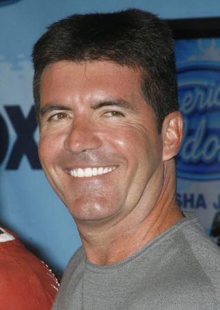 TOK GREP: Simon Cowell s�rget for at Hollie fikk en ny sjanse. Foto: REUTERS/Fred Prouser /Scanpix