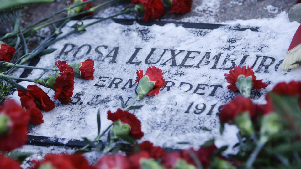 MYSTERIUM: Eksperter g�r n� ut fra at myndighetene i hemmelighet fikk erstattet Rosa Luxemburgs lik med en d�d kvinne som hadde samme kroppsbygging. Foto: AP Photo/Markus Schreiber/Scanpix