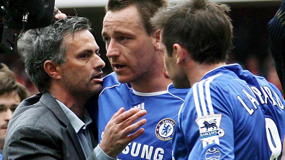 DEN GANG, DA: John Terry (midten) og Frank Lampard (t.h.) var to av garantistene for suksess i Jose Mourinhos Chelsea, men if�lge Claude Makelele, var ikke alt fryd og gammen mellom kaptein og manager.Foto: SCANPIX/EPA/ANDY RAIN