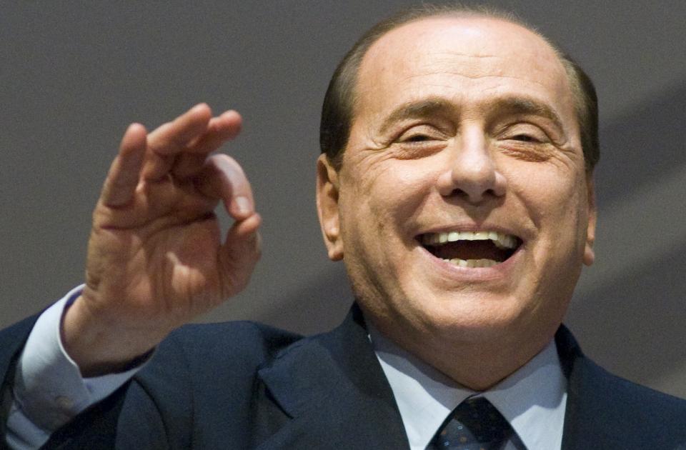 BEUNDRES: Italias statsminister er i hardt v�r med beskyldninger om blant annet � ha betalt for sex. Dette nekter han for. Til tross for skandalene er det mange italinere som ser opp til han for hans suksess. Foto: REUTERS/Remo Casilli