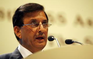 - BARE DAGER IGJEN: Pakistans forsvarsminister Syed Athar Ali, tror seieren over Taliban bare er dager unna. Foto:AP/SCANPIX