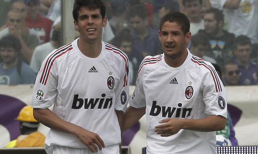 AVGJORDE: Kaka' (t.v.) og Alexandre Pato sto for m�lene da Milan vant i serieavslutningen mot Fiorentina.Foto: SCANPIX/AFP PHOTO/FABIO MUZZI