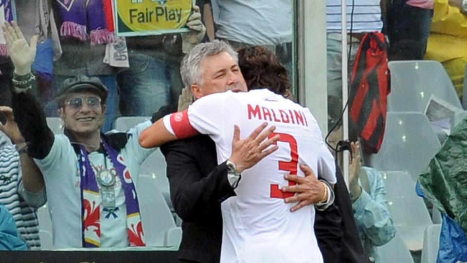 DOBBEL AVSKJED: B�de Paolo Maldini og Carlo Ancelotti hadde sine siste opptredener for AC Milan i ettermiddag. Foto: SCANPIX/EPA/MAURIZIO DEGL'INNOCENTI