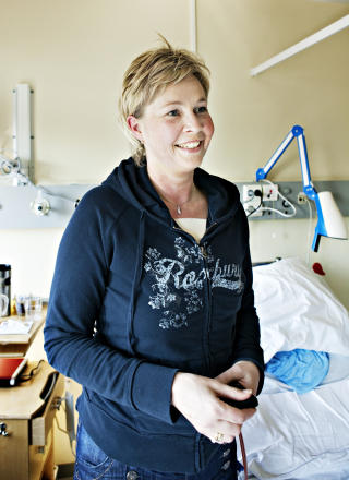 FORN�YD: Oddny Tesaker Hicks foretok en prim�r brystrekonstruksjon samtidig som hun fjernet det kreftrammede brystet. Det betyr at hun slipper � g� m�neder med bare ett bryst. Foto: NINA HANSEN